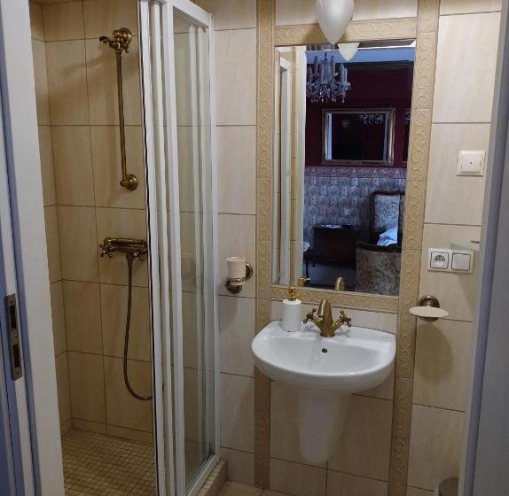 تختخواب و صبحانه Willa Kraj