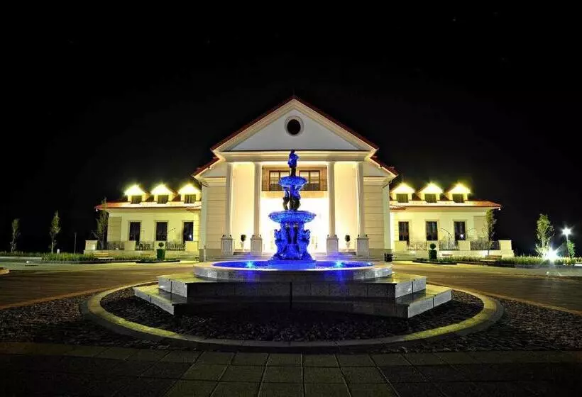 Hotelli Pałac W Konarach