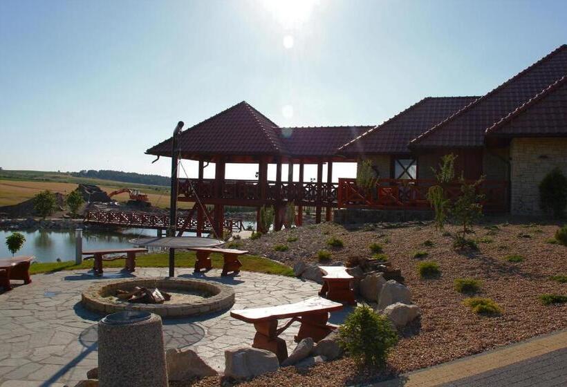 בית מלון כפרי Pałac W Konarach