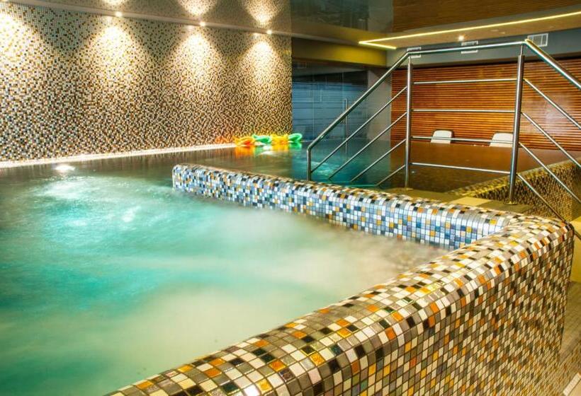 בית מלון כפרי Pałac W Konarach