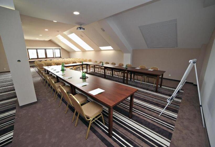 בית מלון כפרי Pałac W Konarach