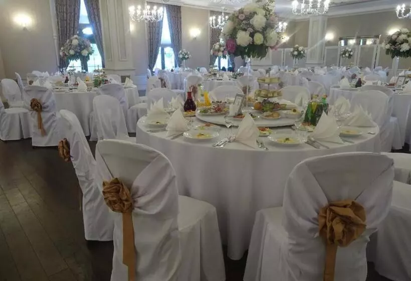 Hotelli Pałac W Konarach