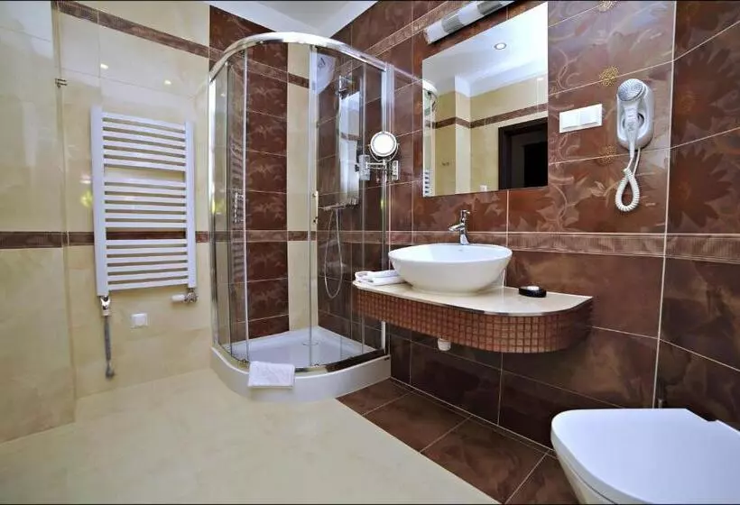 Hotelli Pałac W Konarach