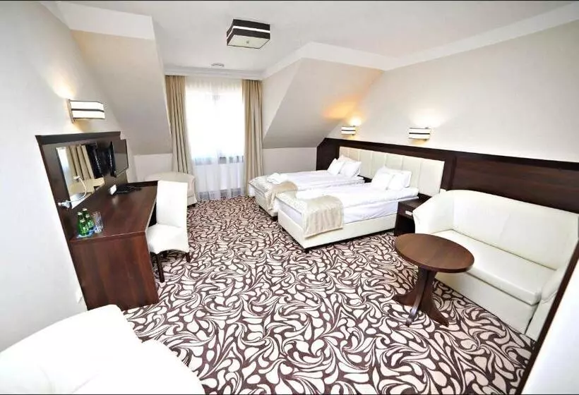 Hotelli Pałac W Konarach