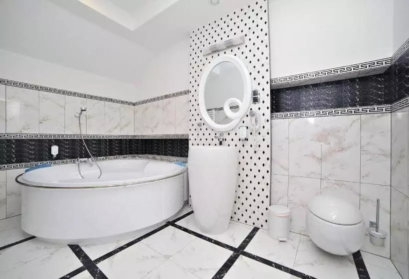 Hotelli Pałac W Konarach