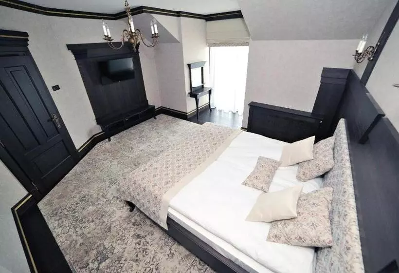 Hotelli Pałac W Konarach