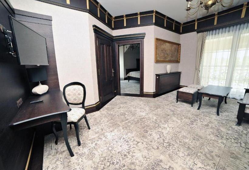 בית מלון כפרי Pałac W Konarach