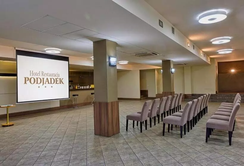 Hotelli Podjadek