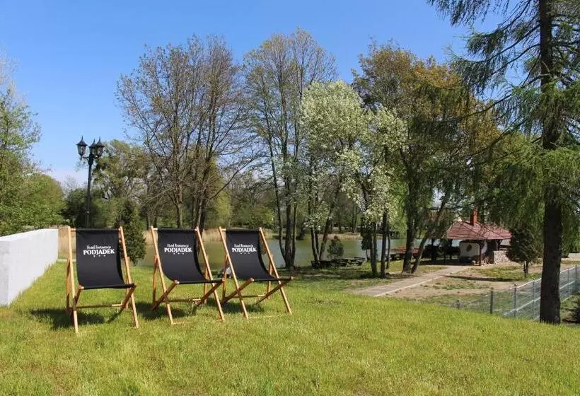 Hotelli Podjadek