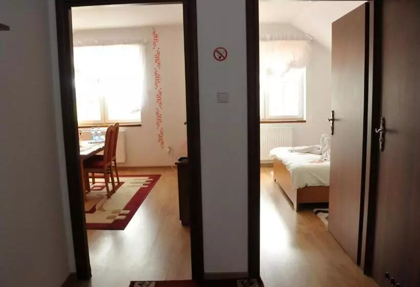 Hotelli Restauracja Rywa Verci