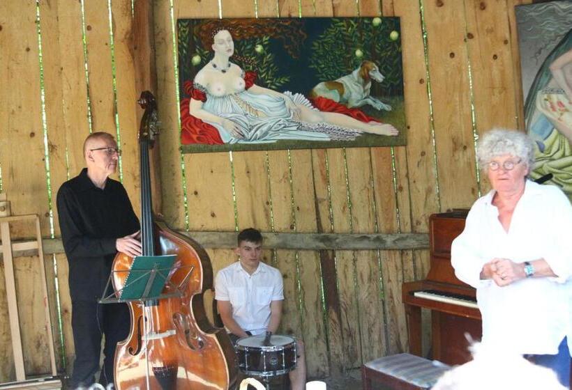 בית מלון כפרי Ropuszy Dwór