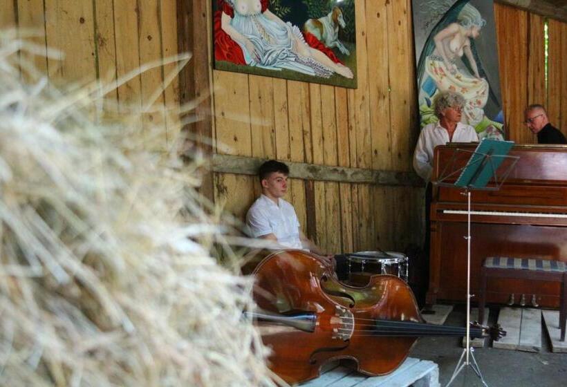 בית מלון כפרי Ropuszy Dwór