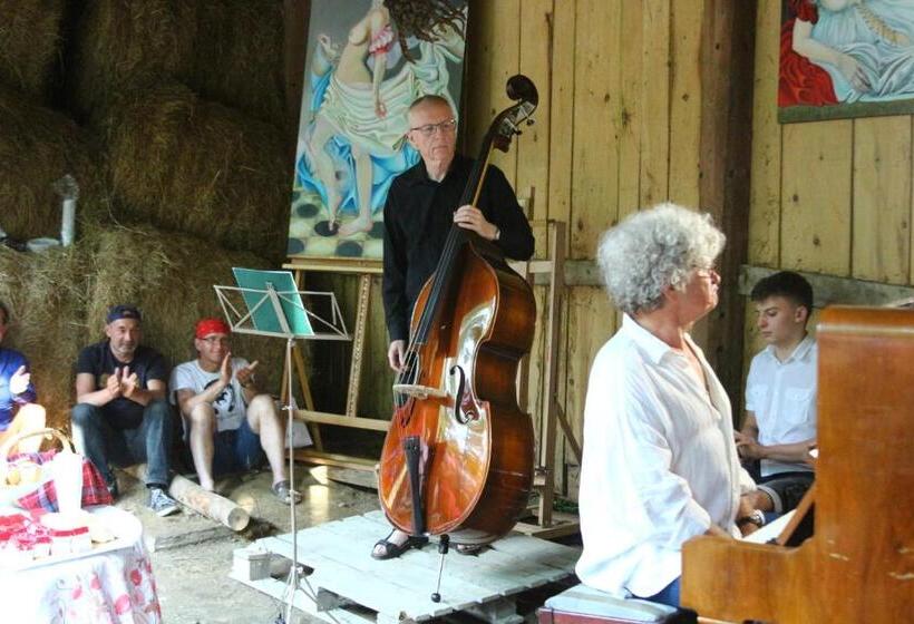 בית מלון כפרי Ropuszy Dwór