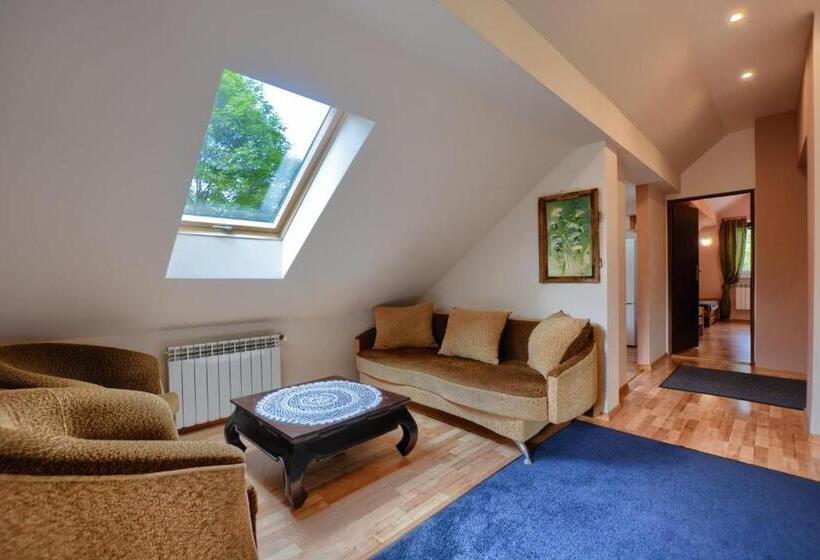 בית מלון כפרי Ropuszy Dwór