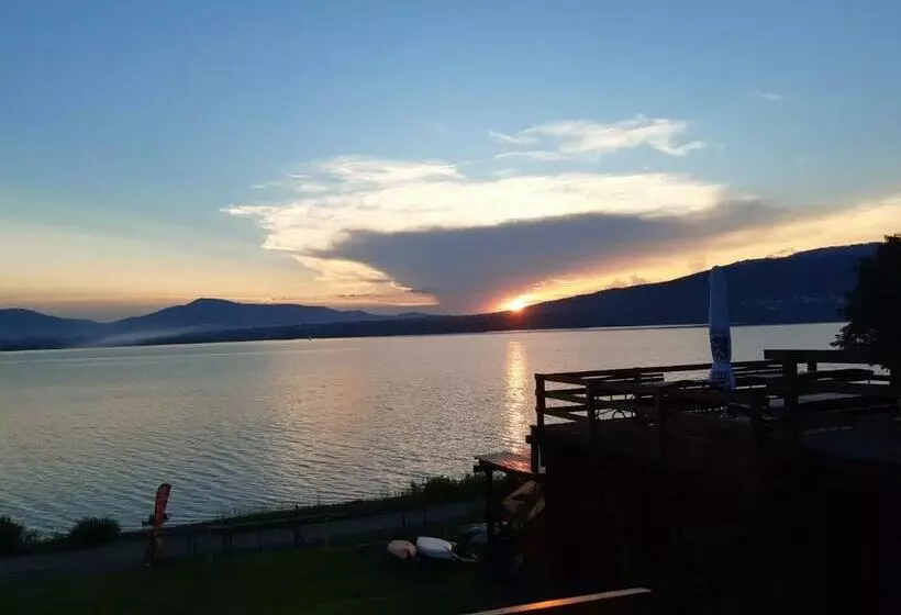 Majatalo O.w. Lazur Nad Jeziorem