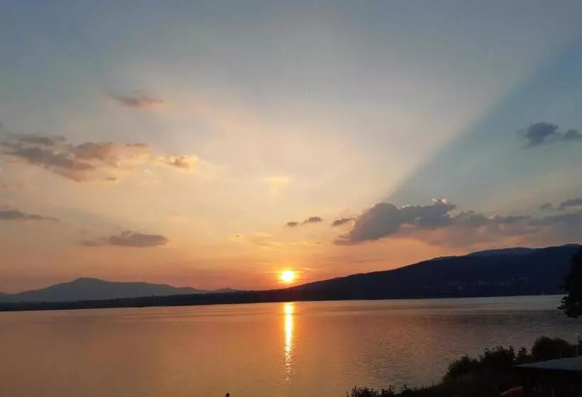 Majatalo O.w. Lazur Nad Jeziorem