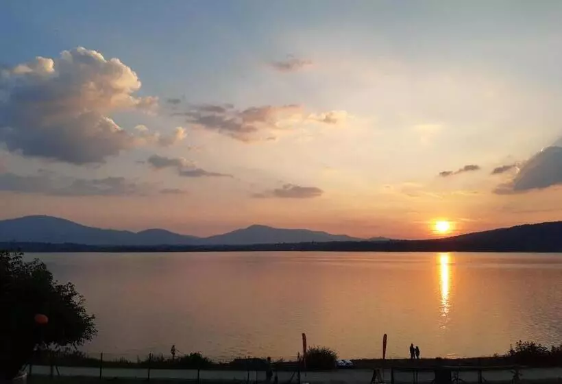 Majatalo O.w. Lazur Nad Jeziorem