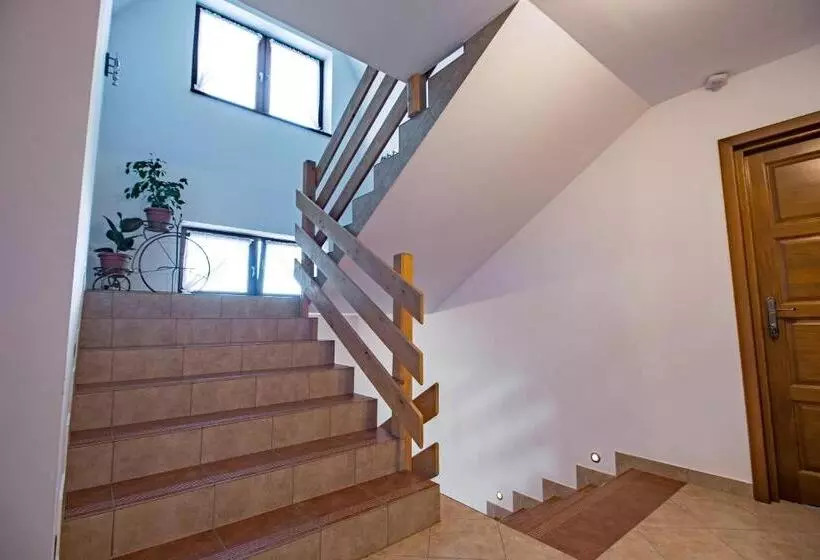 پانسیون Willa Szmaragd   śniadania   Zniżki Na Termy   Sauna   Bilard   Stoki Narciarskie