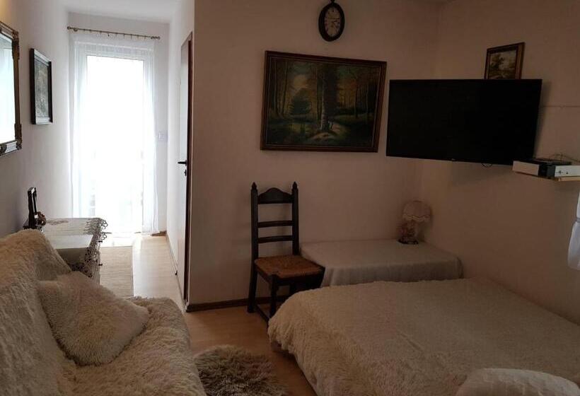 Pensió Zajazd Ponikiew   Noclegi Wadowice