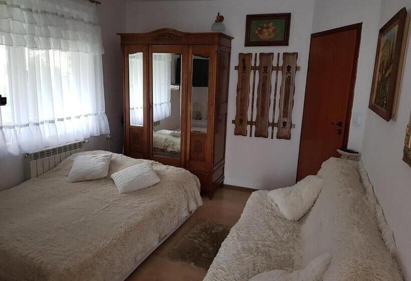 Pensió Zajazd Ponikiew   Noclegi Wadowice