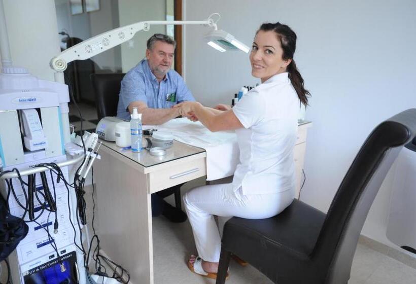 리조트 Wichrowe Wzgórze Chmielno