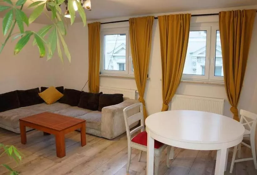 Retkeilymaja Red Bike Apart S