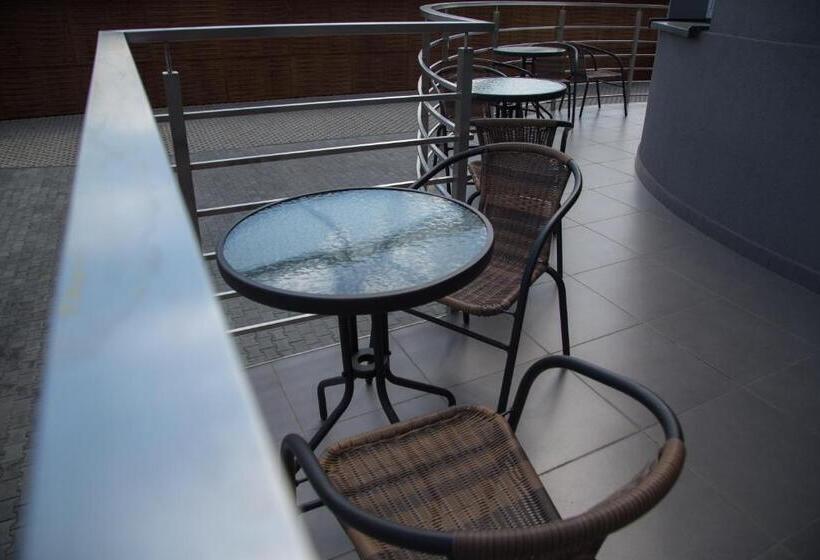 ベッドアンドブレックファースト Camelot