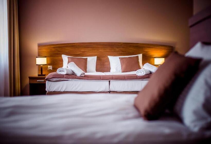 ベッドアンドブレックファースト Camelot