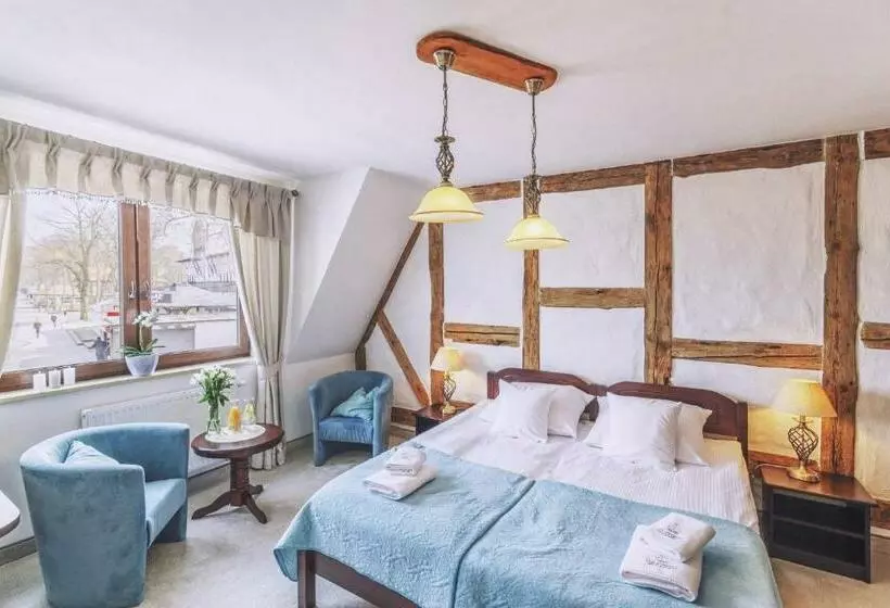 Aamiaismajoitus (B&B) Columbus Ustka   Limanowskiego 1