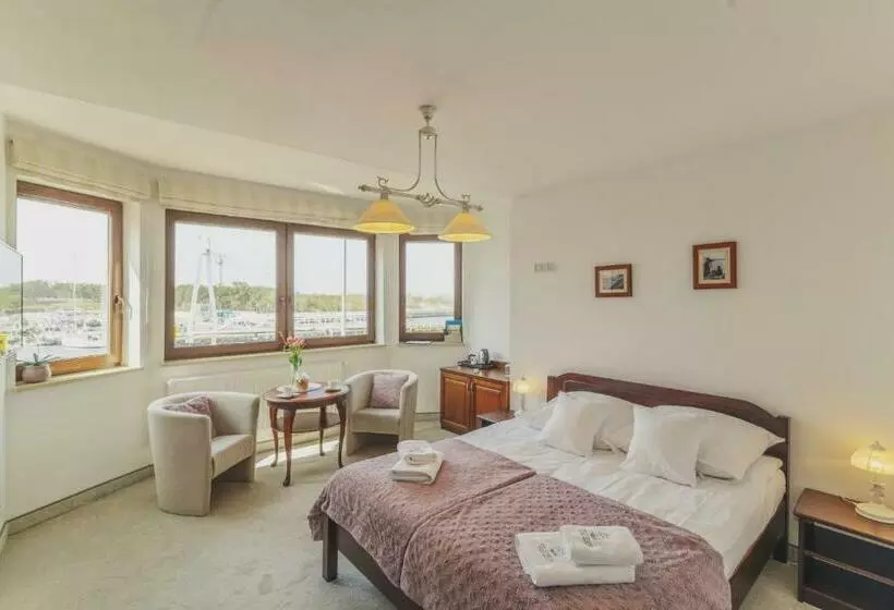 Aamiaismajoitus (B&B) Columbus Ustka   Limanowskiego 1