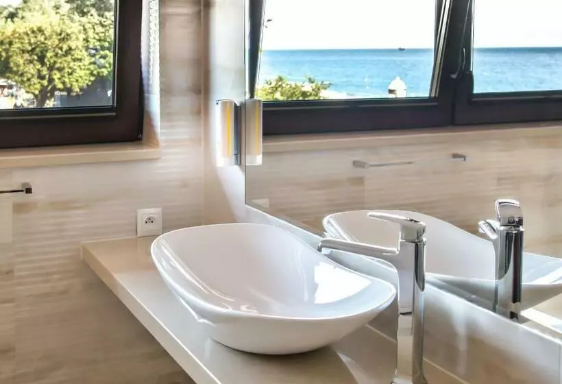 Aamiaismajoitus (B&B) Columbus Ustka   Limanowskiego 1