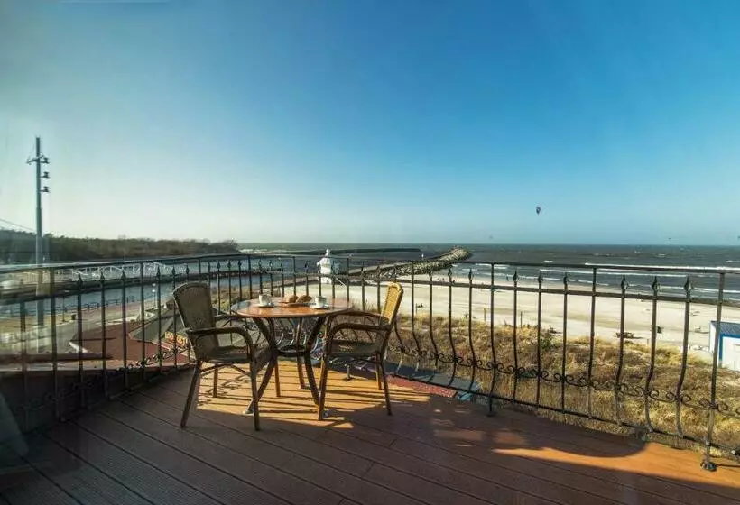 Aamiaismajoitus (B&B) Columbus Ustka   Limanowskiego 1