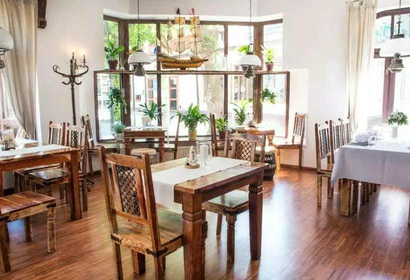 Aamiaismajoitus (B&B) Columbus Ustka   Limanowskiego 1