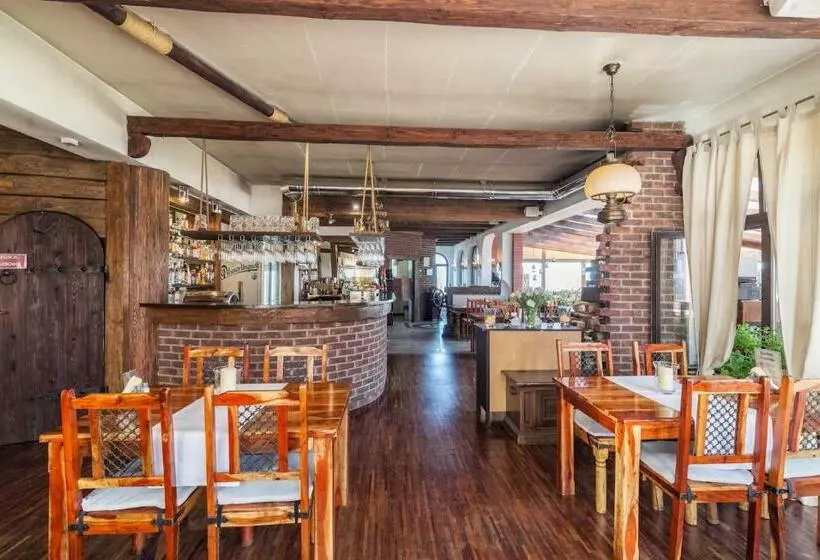 Aamiaismajoitus (B&B) Columbus Ustka   Limanowskiego 1