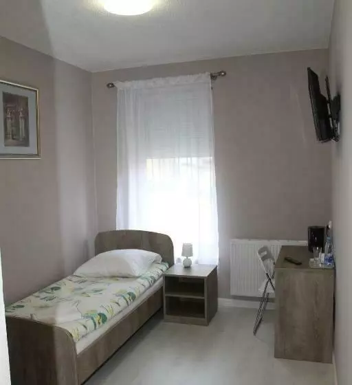 تختخواب و صبحانه M&m Spanie