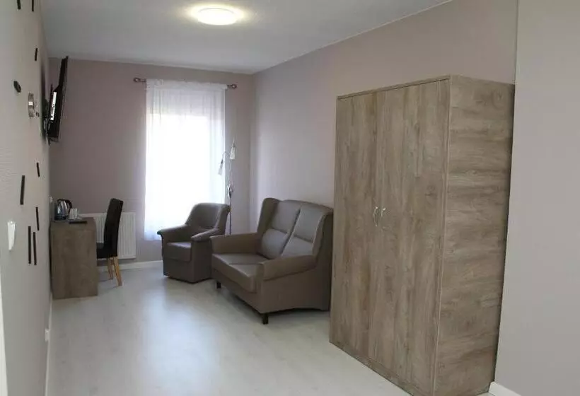 تختخواب و صبحانه M&m Spanie