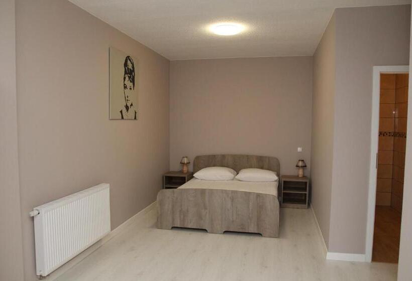 تختخواب و صبحانه M&m Spanie