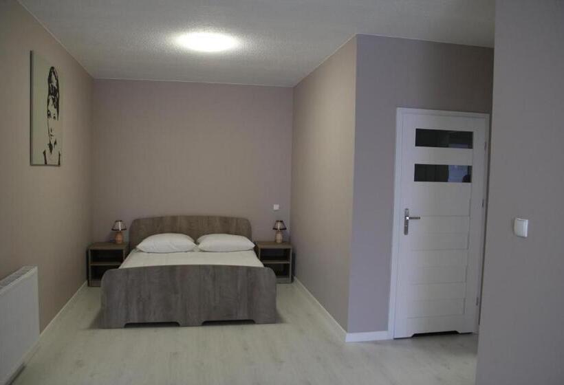 تختخواب و صبحانه M&m Spanie