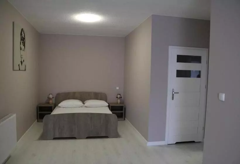 تختخواب و صبحانه M&m Spanie