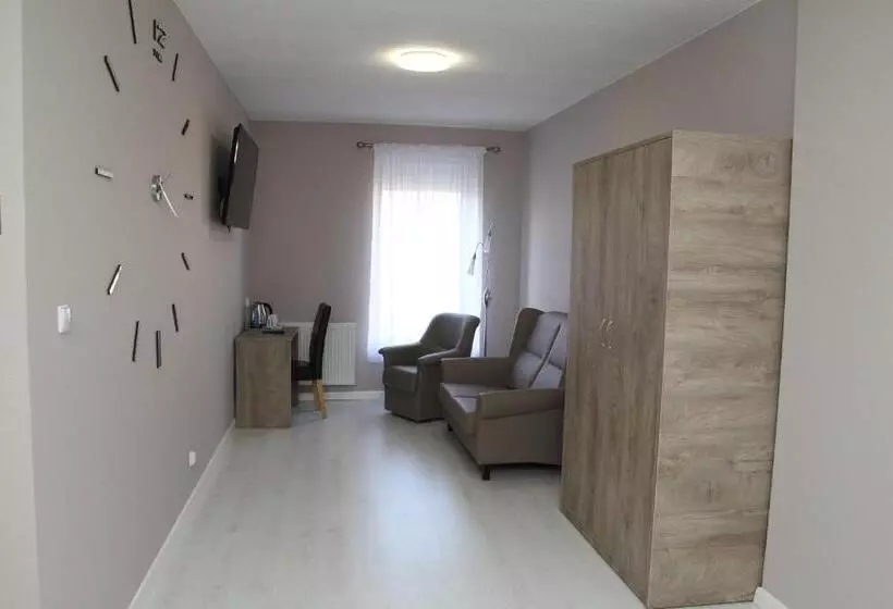 تختخواب و صبحانه M&m Spanie