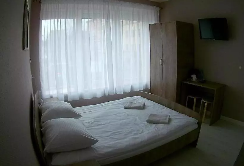 تختخواب و صبحانه M&m Spanie