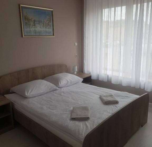 تختخواب و صبحانه M&m Spanie