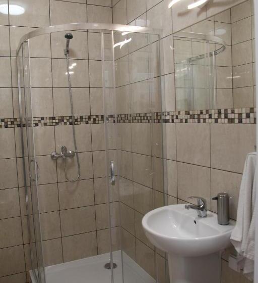 تختخواب و صبحانه M&m Spanie