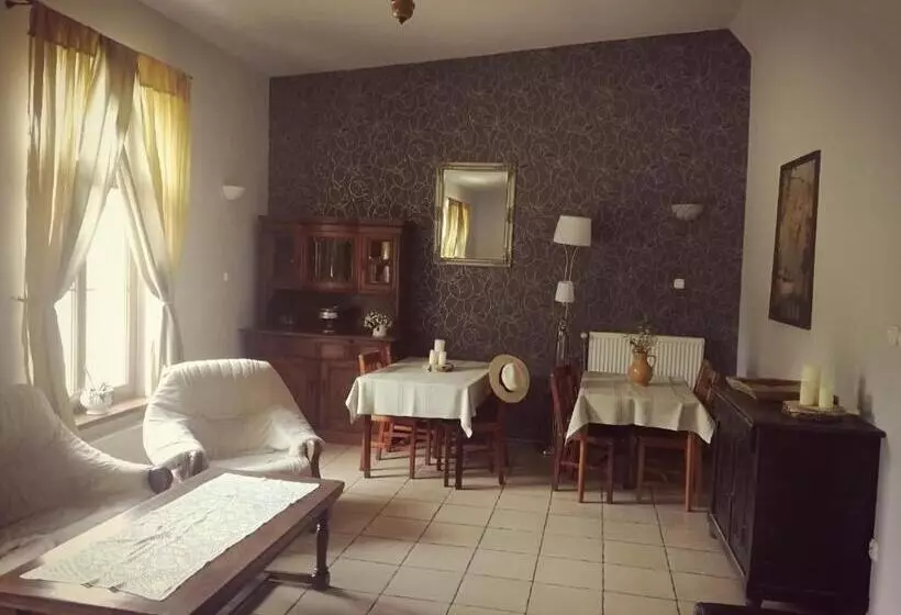 Hotelli Agroturystyka  żabi Dołek
