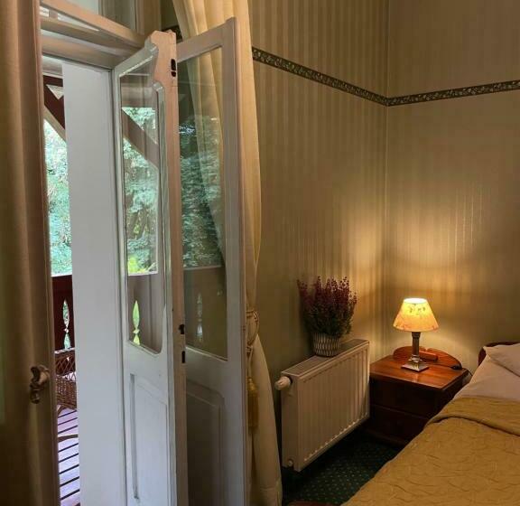 بنسيون Straszny Dwór