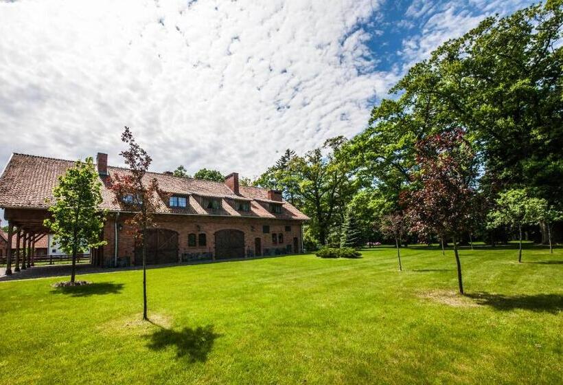 Курорт Ciekocinko Powozownia