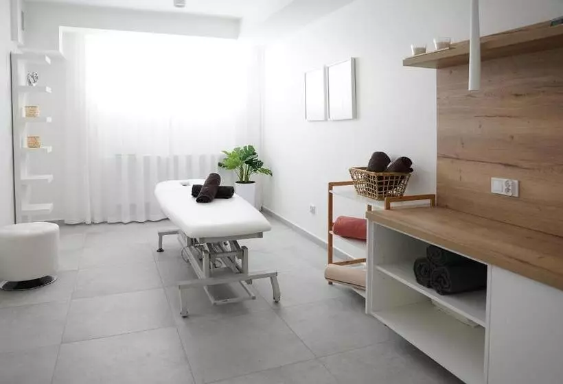 Lomakeskus Koral Live