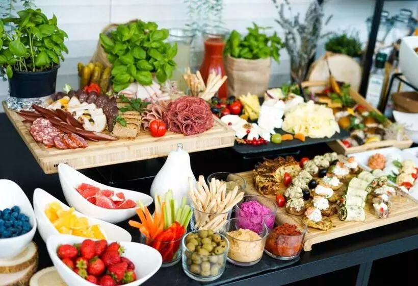 Lomakeskus Koral Live