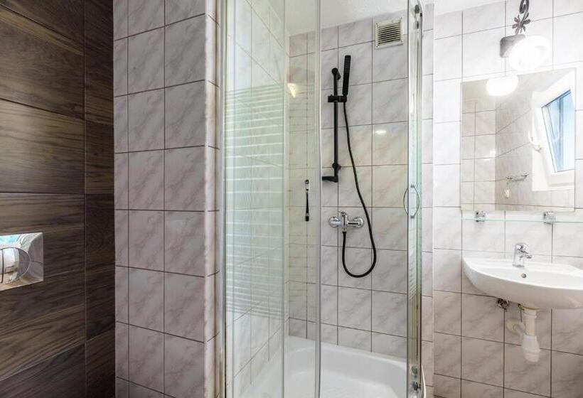 مبيت وإفطار Willa Biały Domek 600m Krupówki