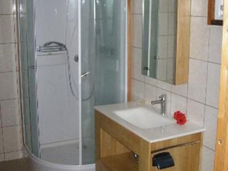 Отель Pension La Perruche Rouge